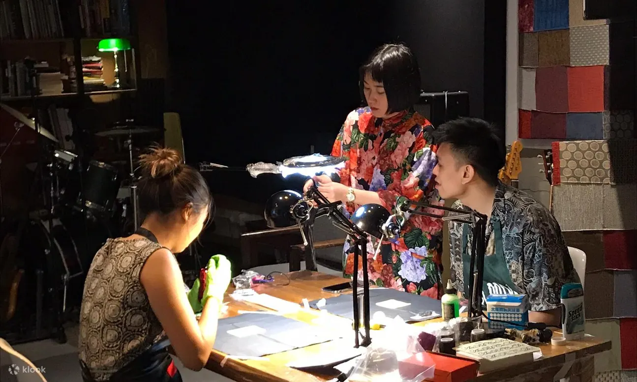 people during tattoo workshop